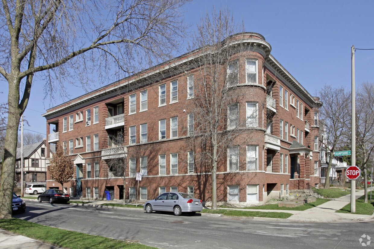 Building Photo - 2920 E Hampshire Ave