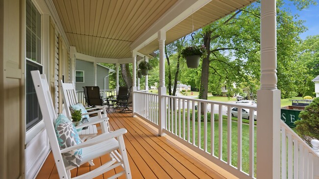 Building Photo - Newly Renovated 5 Bedroom Home With Country Porch!