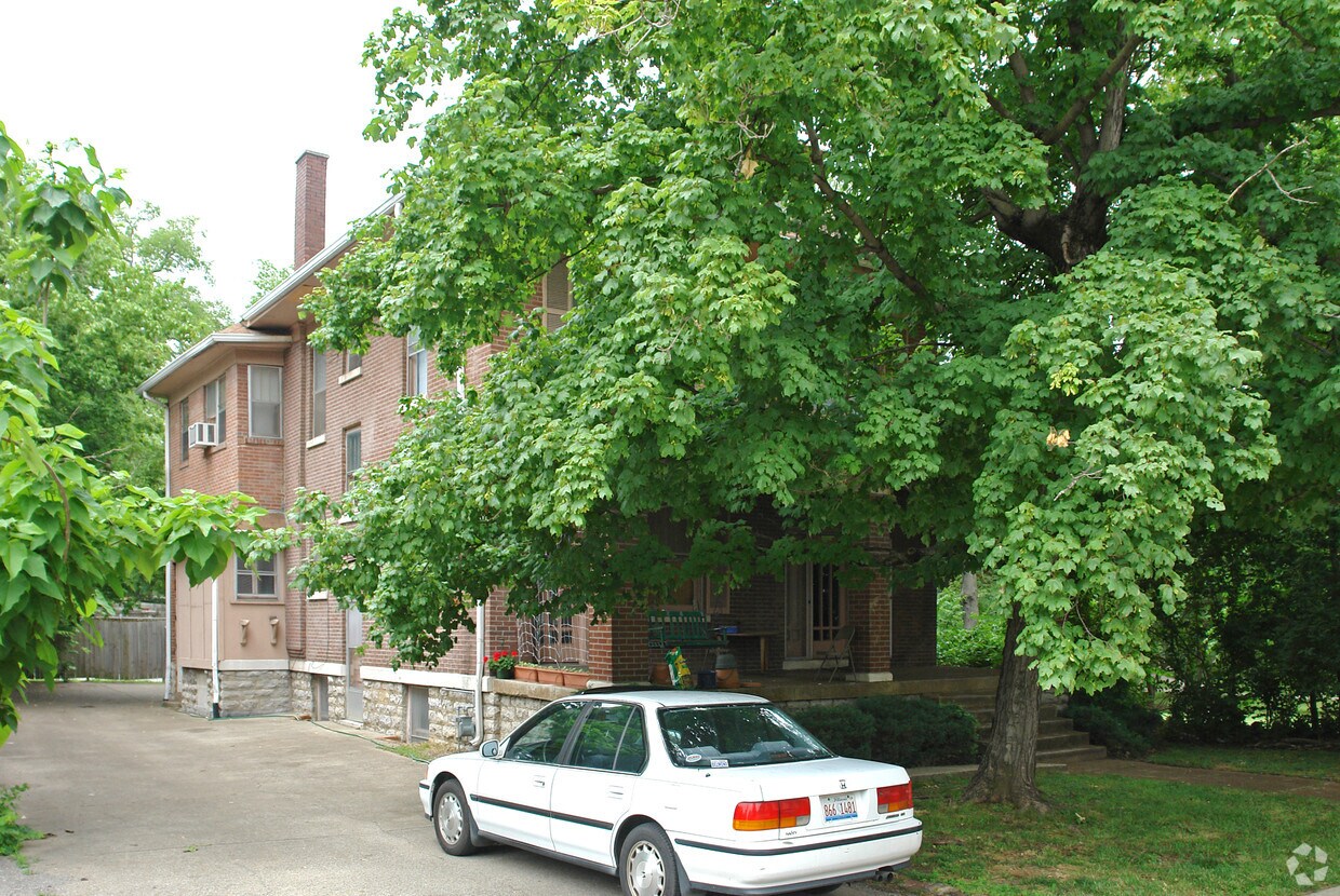 bldg mostly obscured by trees and shrubs - this is the only alt angle I had to shoot. - M. McNamara 5-29-08 - 2111 Belmont Blvd