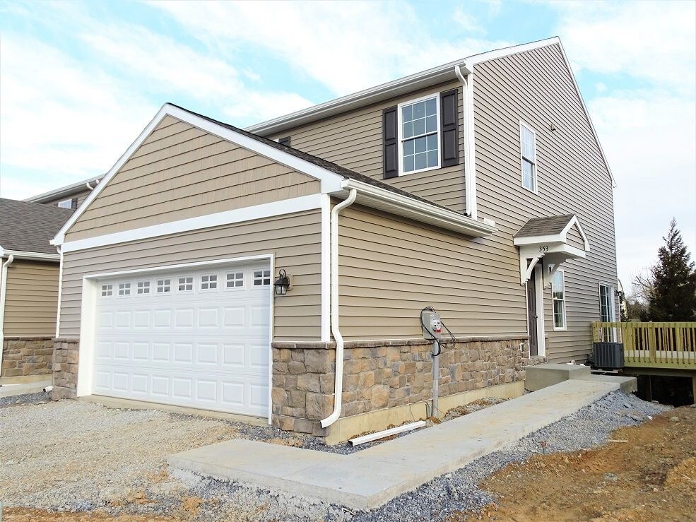 323 Cedar Hollow, Manheim, PA 17545 Townhouse for Rent in Manheim, PA