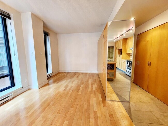 Building Photo - 650 Av Wilfrid-Laurier