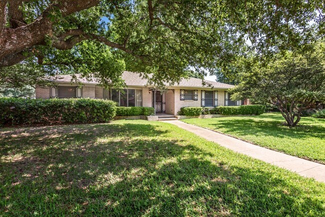 Building Photo - Charming 4-Bed, 2.5-Bath home in University Terrace!
