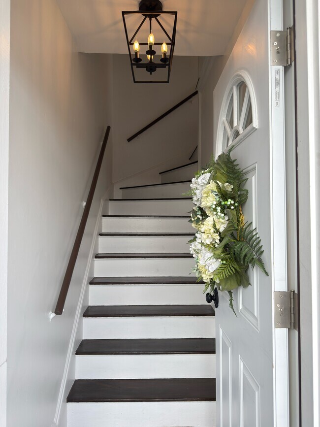 Foto del edificio - 1058 Forest Ave