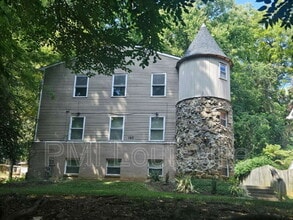 Building Photo - 150 N Jane St