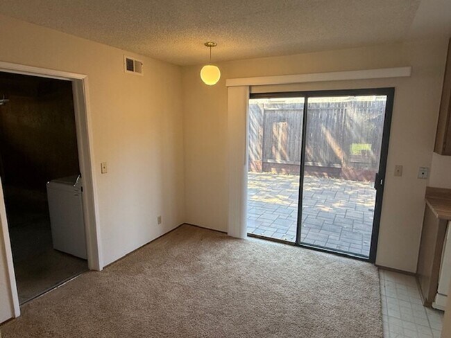 Building Photo - 3-Bed / 2.5 Bath Home in Quiet Benicia Hil...