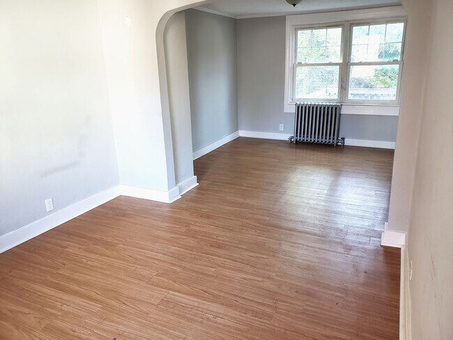 Foto del edificio - Welcome Home to 1336 Fallowfield Ave: A Ch...