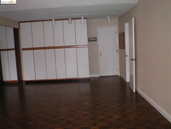 Foto del edificio - 411 Clearwood Dr