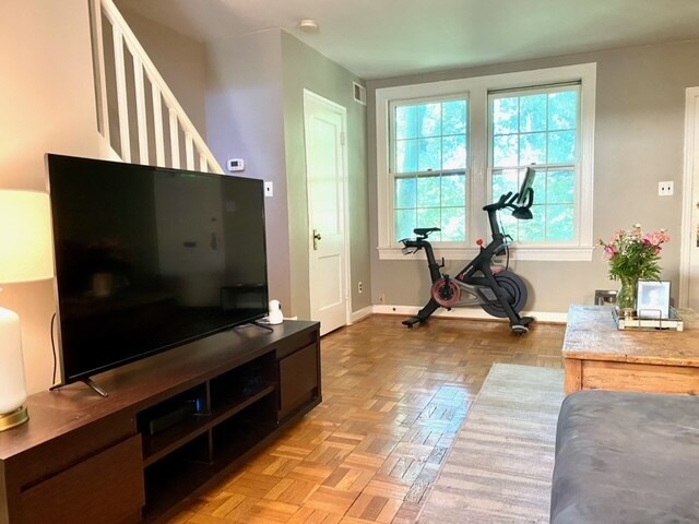 LR has woods view! - 1500 S Barton St