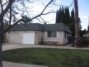 Building Photo - 4529-4531 Wessex Dr