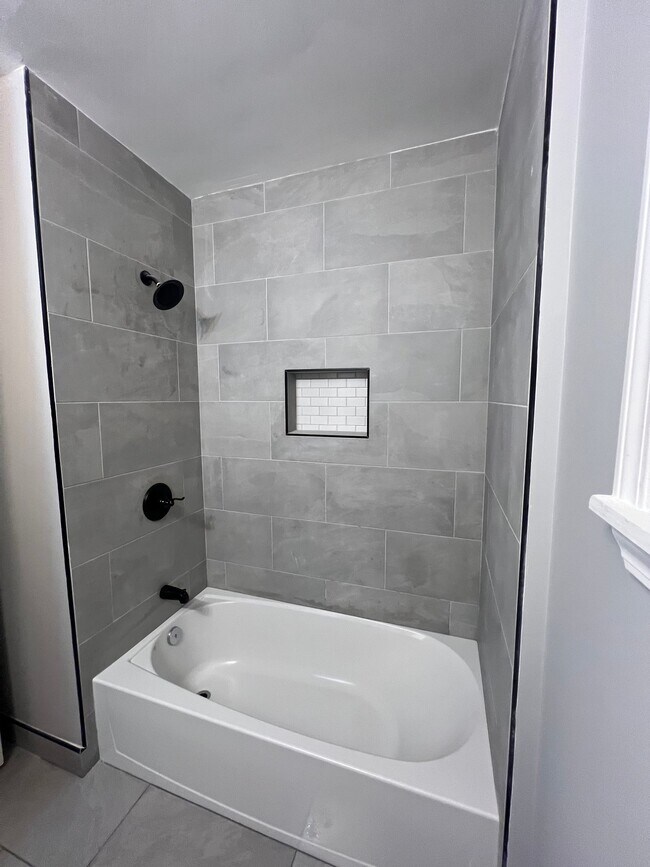 Foto del edificio - 3533 Gaylord Pl