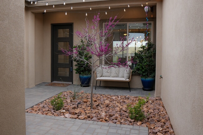 Foto del edificio - 12000 Bear Valley Ln NW