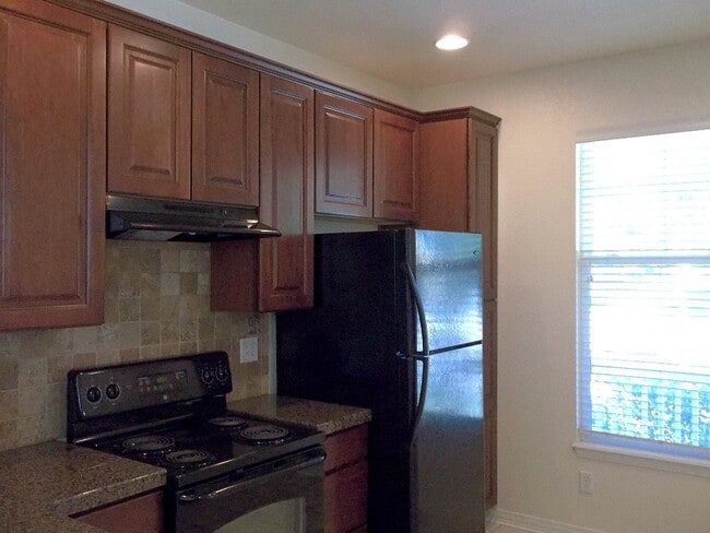 Building Photo - 2621 Rock Creek Dr