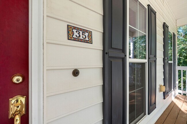Foto del edificio - Pittsboro Three Bedroom Home with Large bonus August Availability!