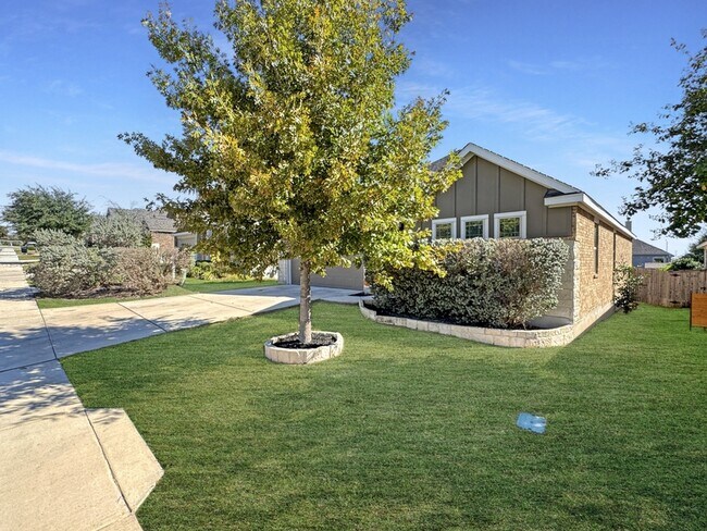 Foto del edificio - 13806 Quiet Fox Ln