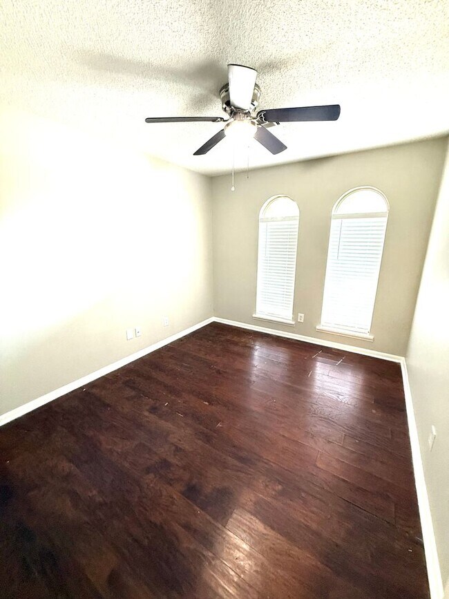 Building Photo - ** 4 Bed 1.5 Bath located by lagoon park ** Call 334-366-9198 for a self tour