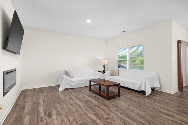Foto del edificio - 4790 Barrett Oaks Dr