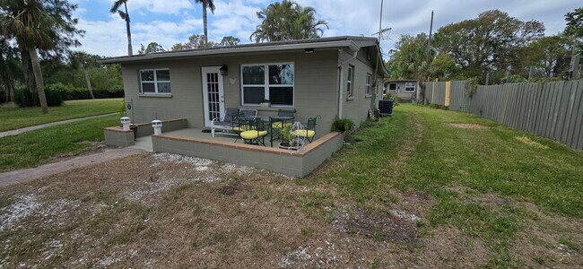 Foto del edificio - 2019 46th Street Ct E