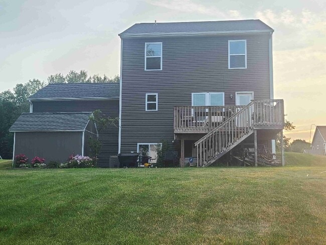 Building Photo - 717 Wild Flower Dr