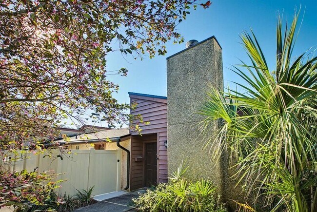 Foto del edificio - 569 Arcadia Dr