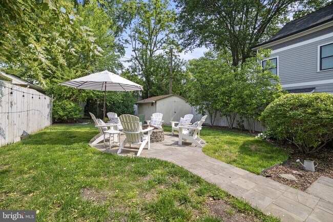 Foto del edificio - 102 E Linden St