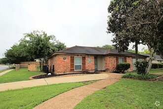 Building Photo - 5638 Creekwood St