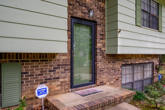 Building Photo - 3377 Cedarbrook Cir