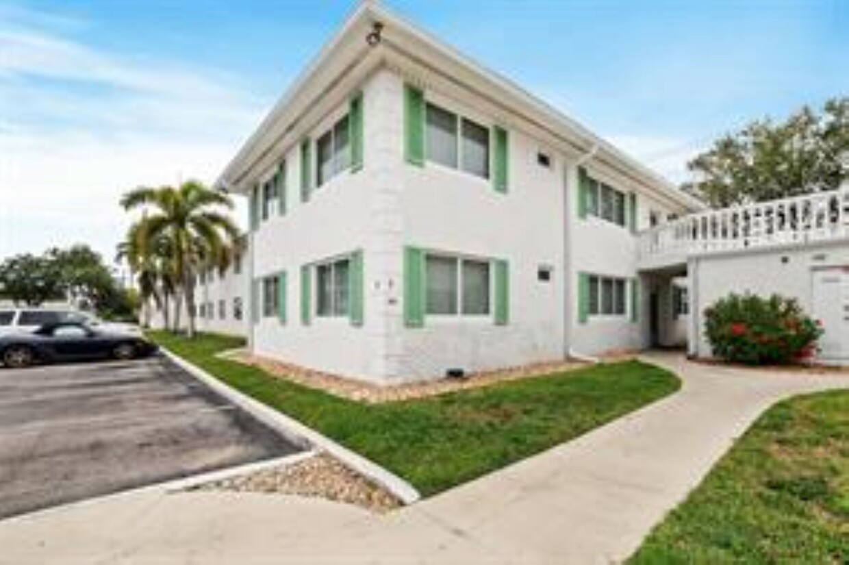 Foto principal - 1801 NE 62nd St