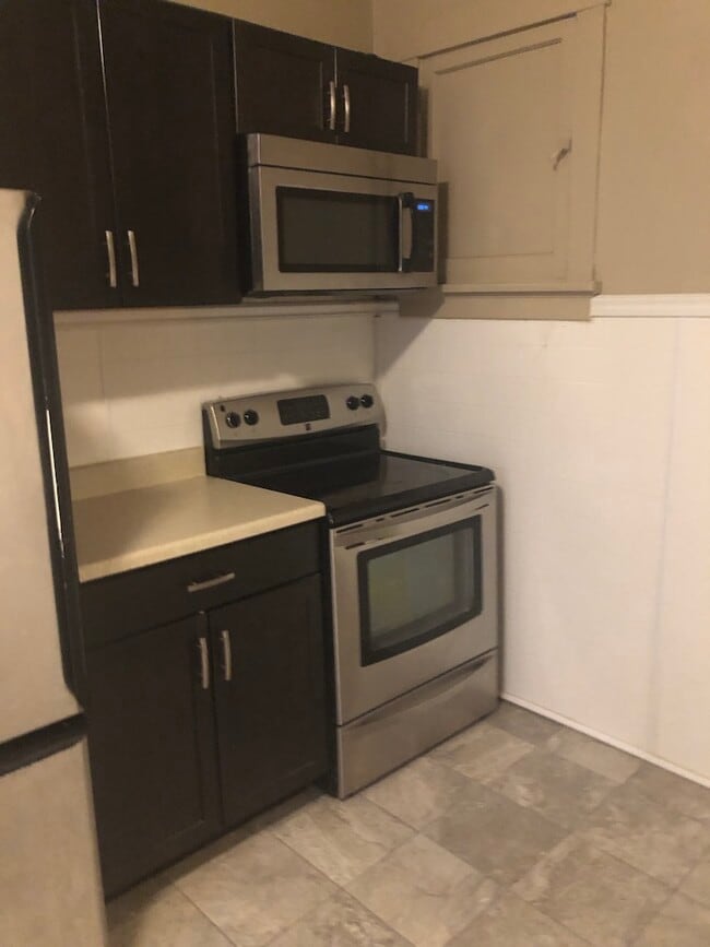 stainless steel appliances - 3104 Gurney Ave