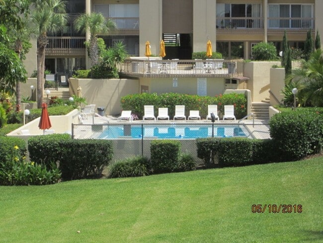 Foto del edificio - 584 Orange Dr