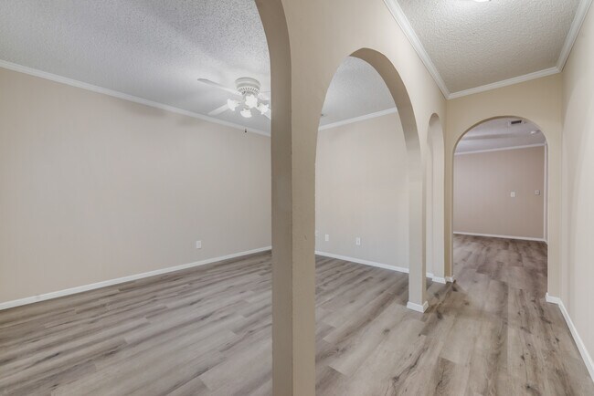 Sala de estar - 532 Billie Ruth Ln