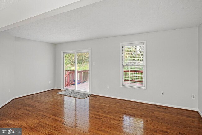 Foto del edificio - 7951 Brightmeadow Ct