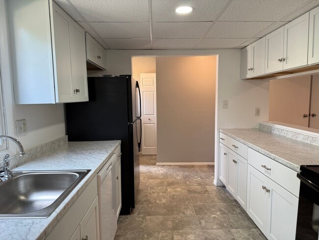 Building Photo - 359 Greenland Dr