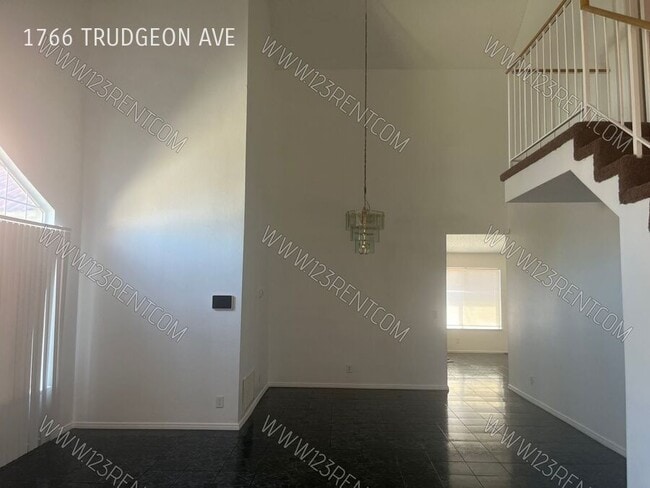 Foto del edificio - 1766 Trudgeon Ave