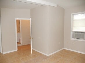 Building Photo - 1641 Mayhew St