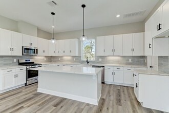 Building Photo - 2202 Melody Ln