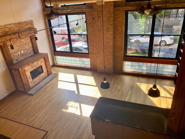Building Photo - 2161 N California Ave