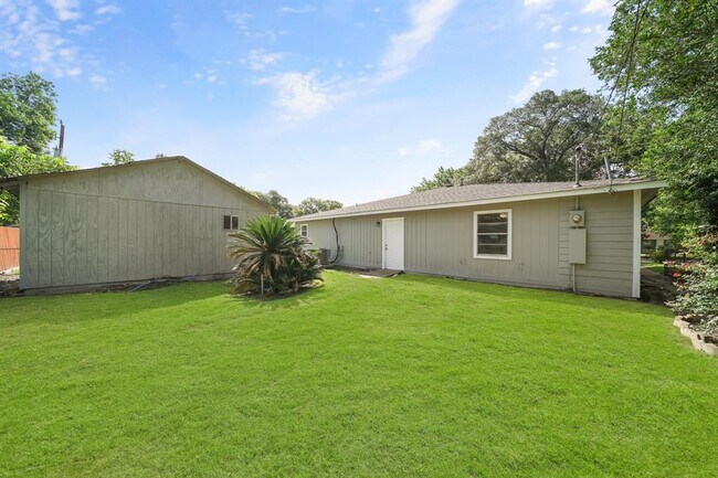 Foto del edificio - 5909 Southlea St