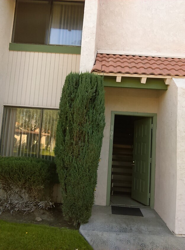 Primary Photo - 77 Lakeview Cir