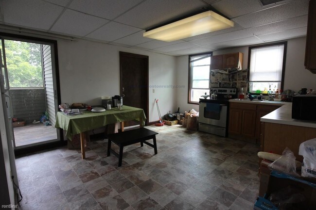 Foto del edificio - 3 br, 1 bath  - 803 Boylston Street #BS