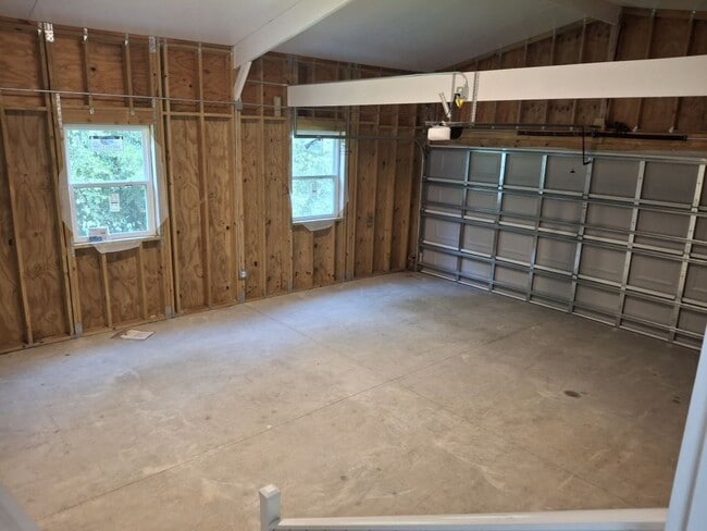 Building Photo - 34873 Robins Song Rd