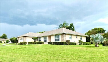 Building Photo - 2130 Saxon Ln