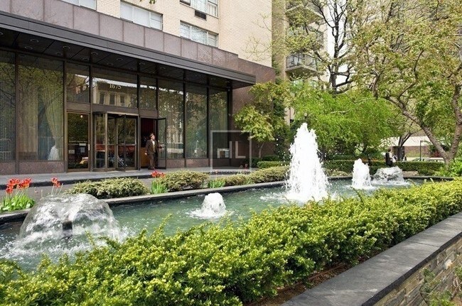 Foto del edificio - Large Luxury 1 bedroom in UES - York Avenue