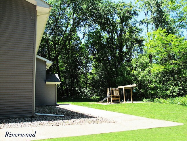 Building Photo - 200 Meadow Ln