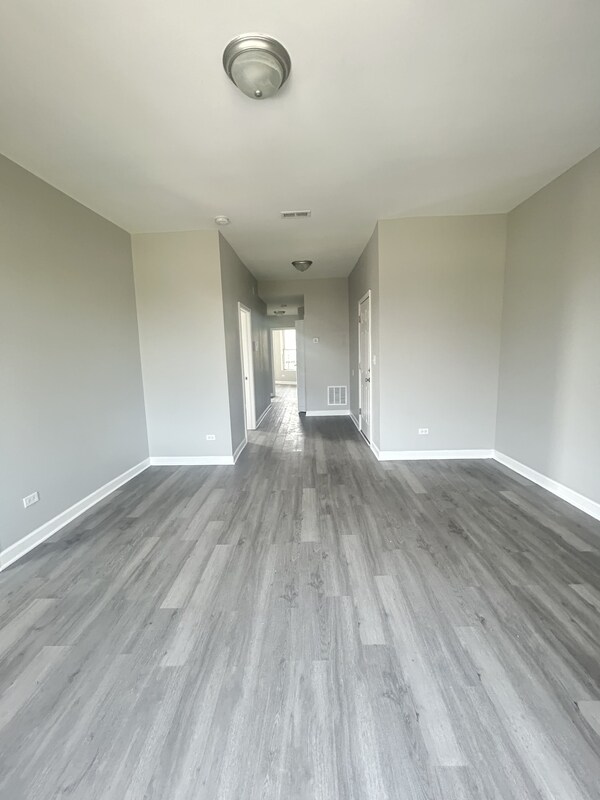 Foto principal - 7222 S Harvard Ave