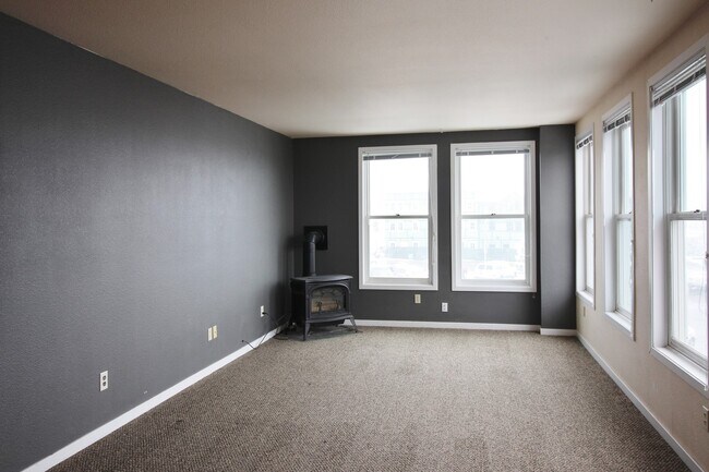 Foto del edificio - Spacious one bedroom, one bath apartment i...