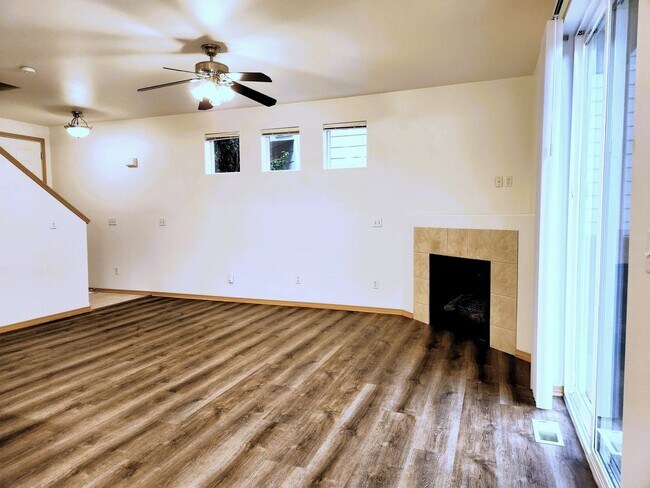 Foto del edificio - Comfort Meets Convenience in This South Hi...