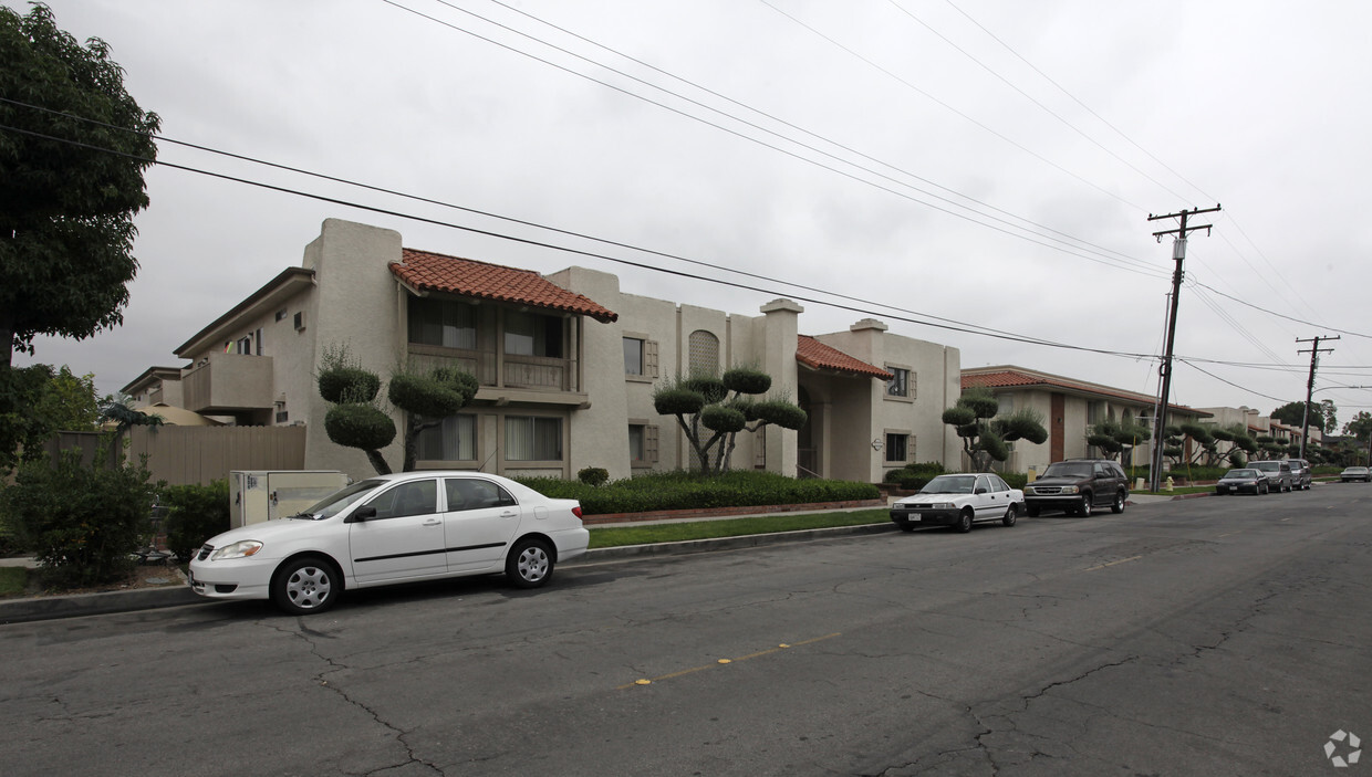 Building Photo - El Sereno Apartments