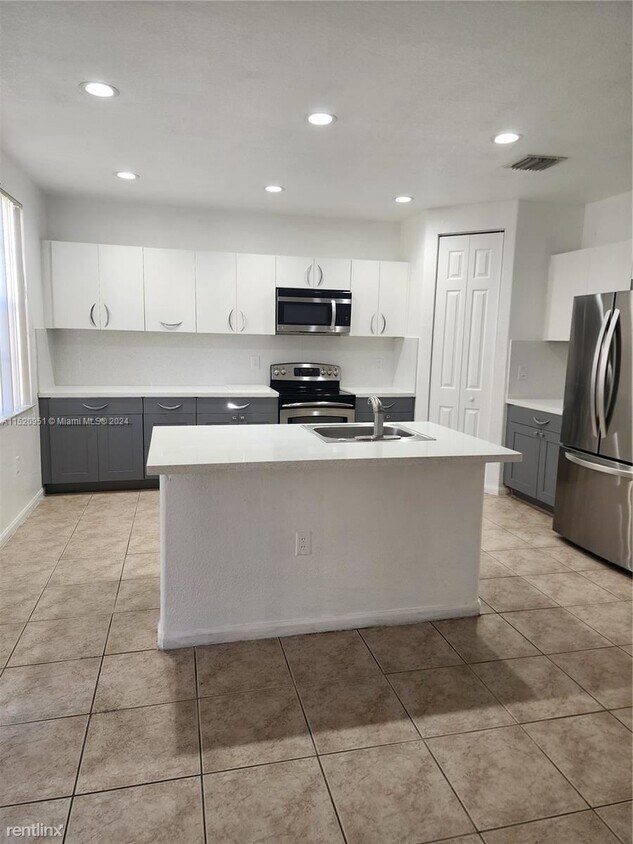 Foto principal - 4 br, 3.5 bath House - 2579 SW 85th Ave # 105