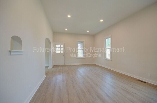 Building Photo - 1302 S State St