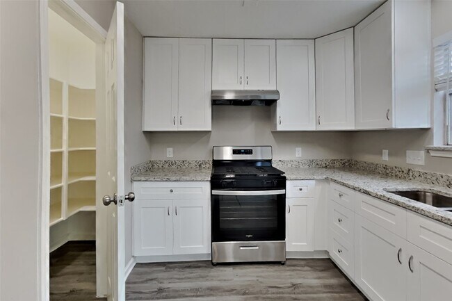 Foto del edificio - 5346 Yale Dr